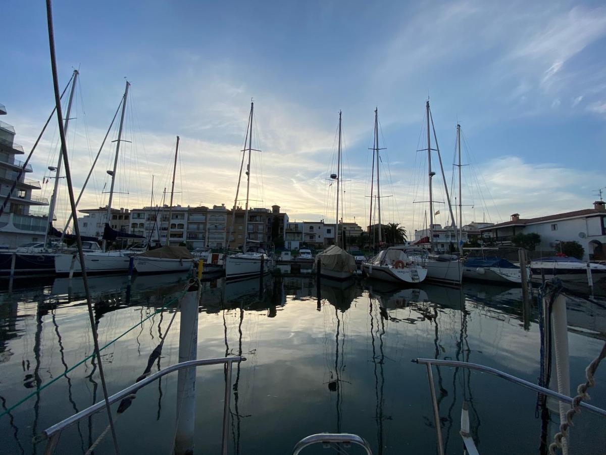 Hotel en barco Alójate En Un Velero En O Regala La Experiencia A Alguien Especial *