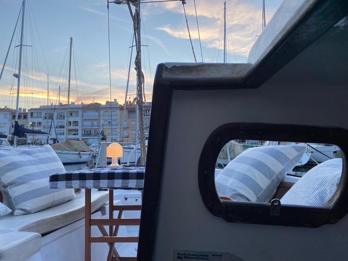 Hotel en barco Alójate En Un Velero En O Regala La Experiencia A Alguien Especial Ampuriabrava