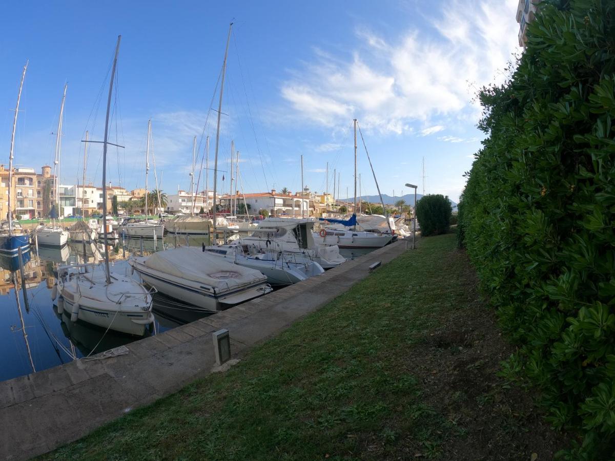 Alójate En Un Velero En O Regala La Experiencia A Alguien Especial Hotel en barco *