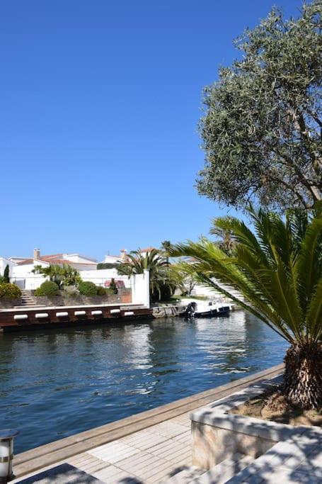 Villa 'casa Empuria' Aan Kanaal Met Zwembad En Aanlegsteiger Ampuriabrava