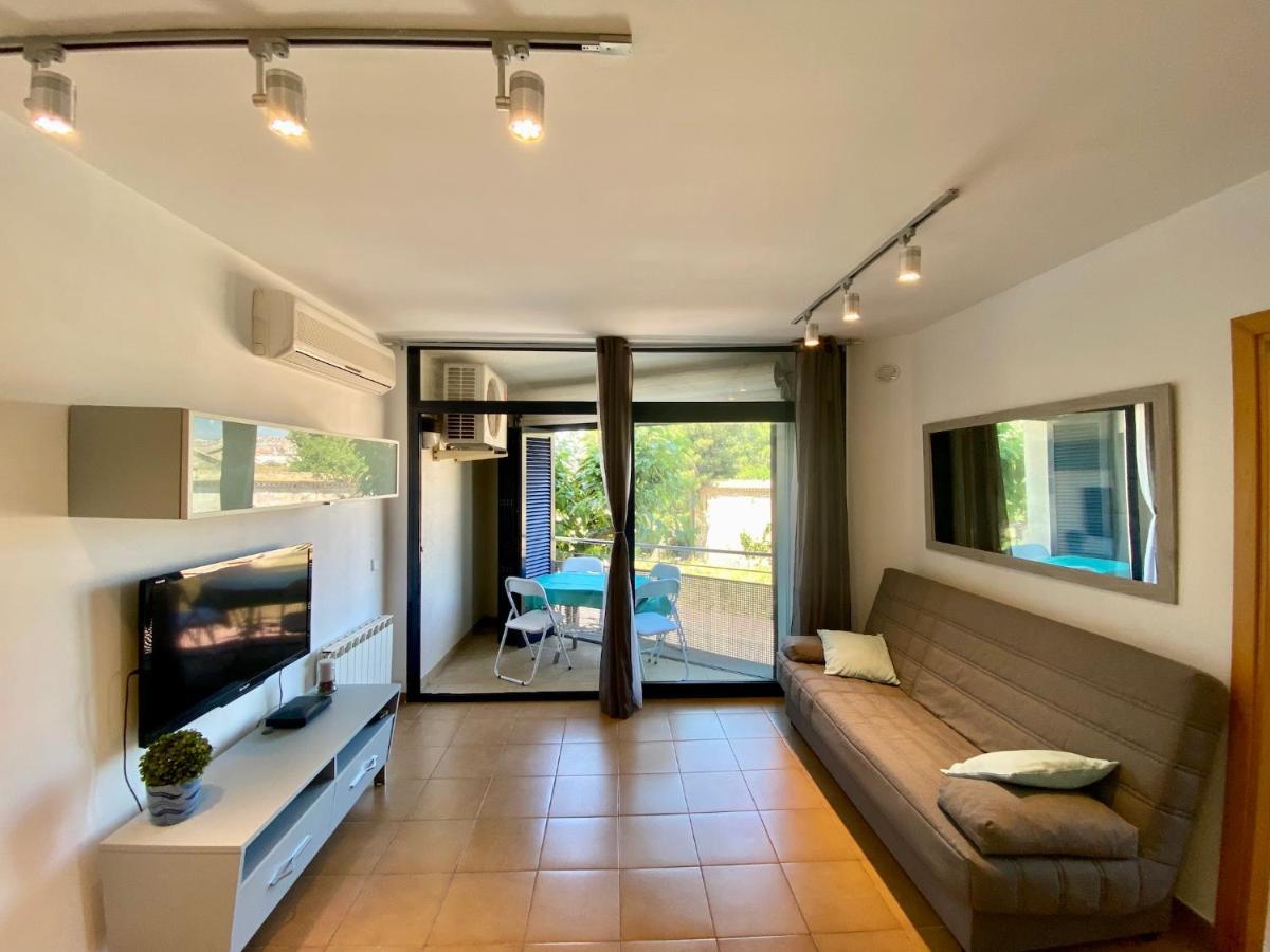 Hauzify I Forques Apartamento *