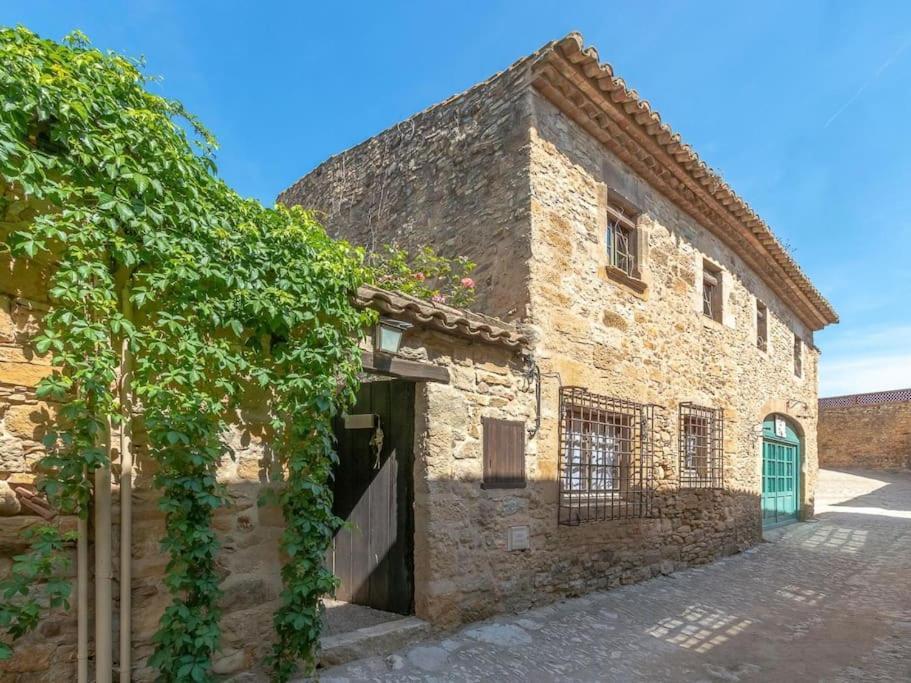 Preciosa En El Centro De Peratallada