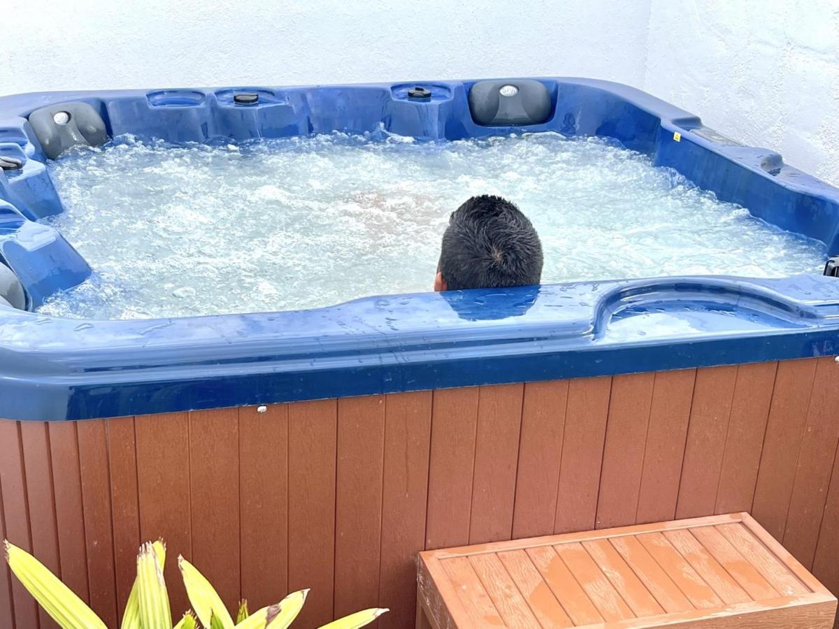 Holidays Port Ducal 3 Jacuzzi Apartamento Ampuriabrava