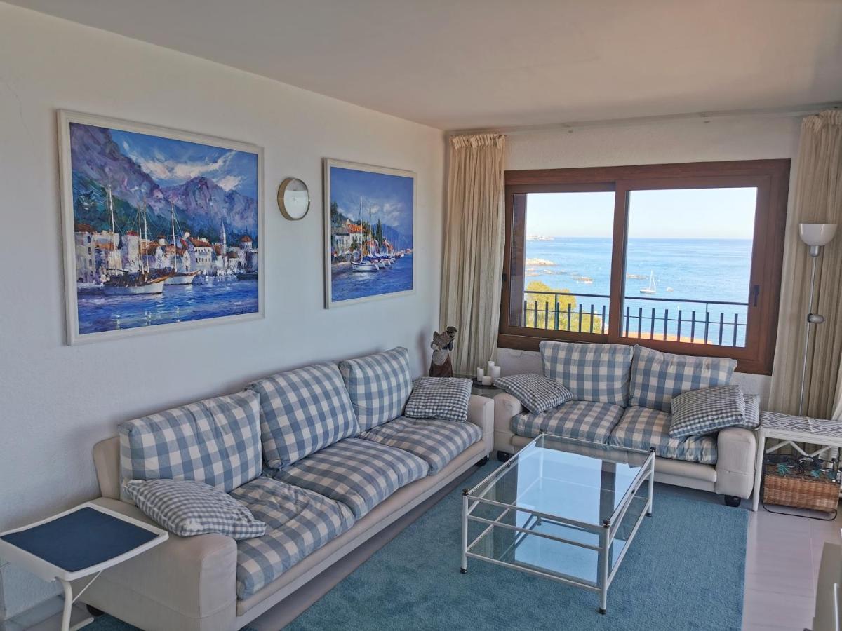 Spacious Seafront Apartment *