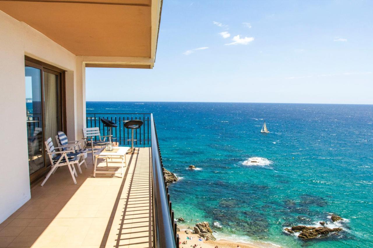 Spacious Seafront Apartment