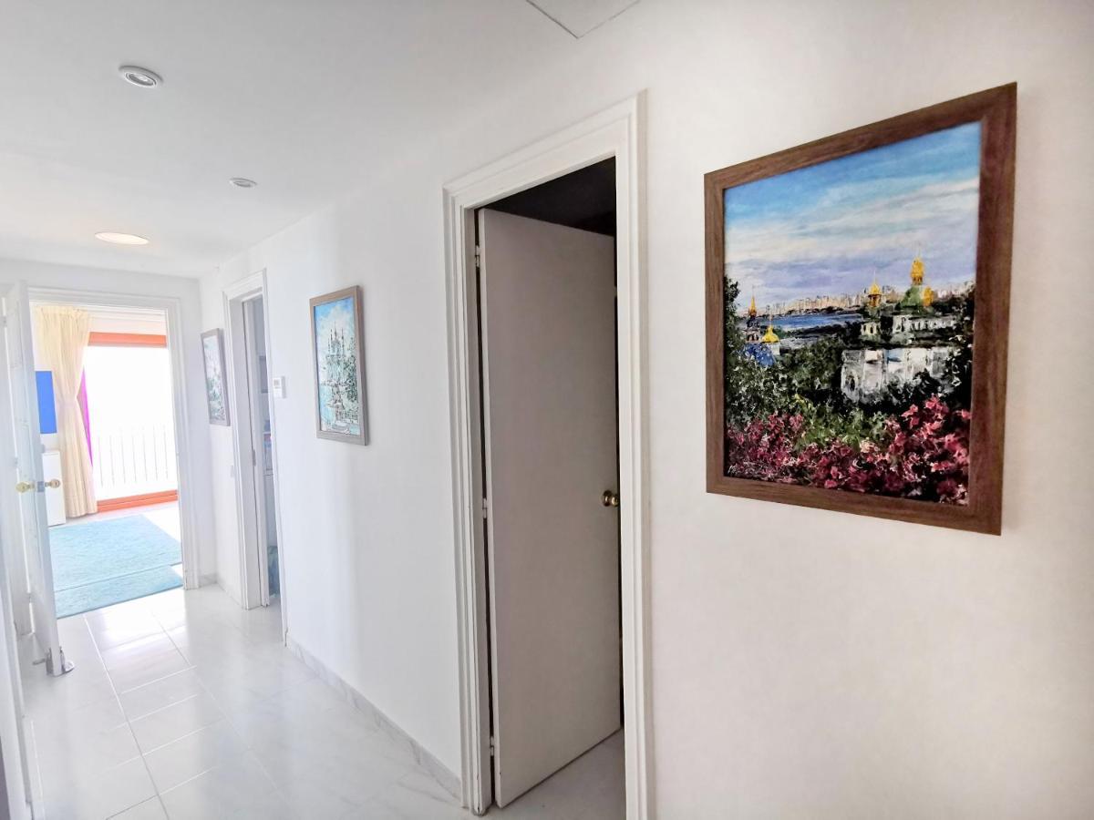 Spacious Seafront Apartment