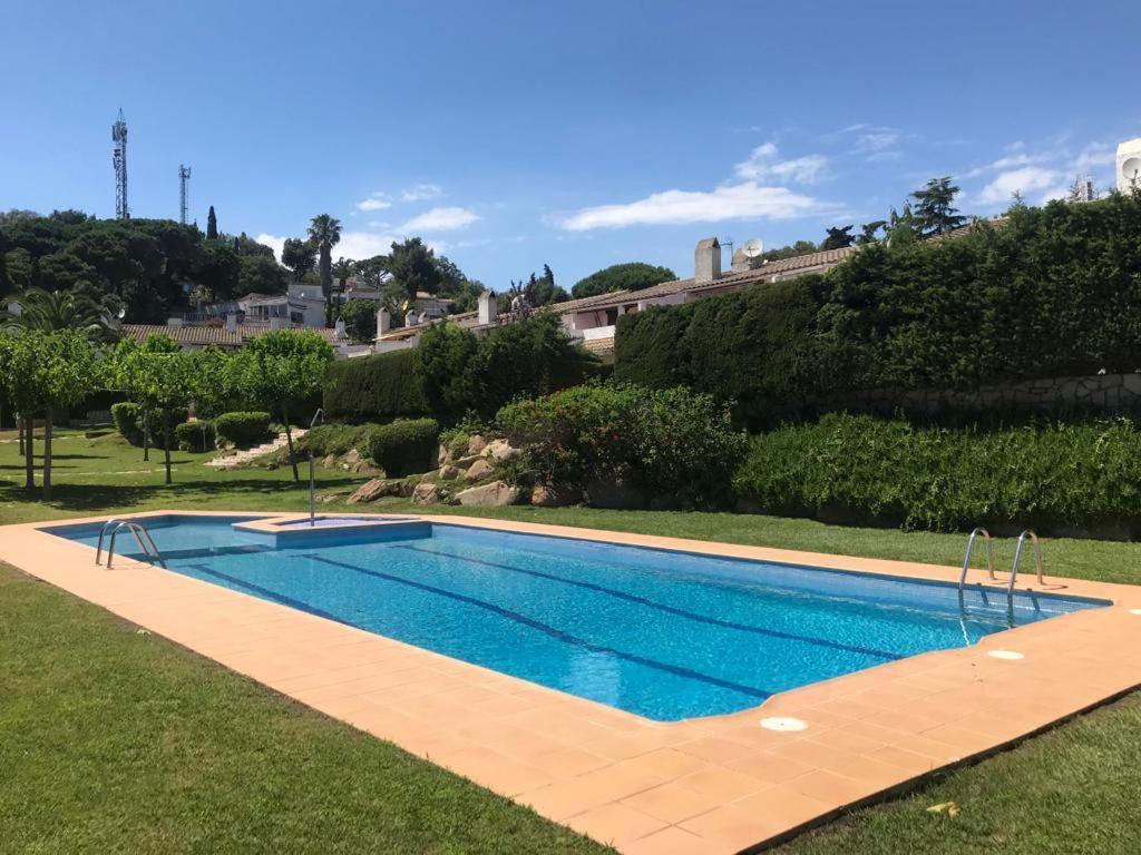Casita Blanca Con Fibra Optica Y Piscina Cominutaria Holiday home *