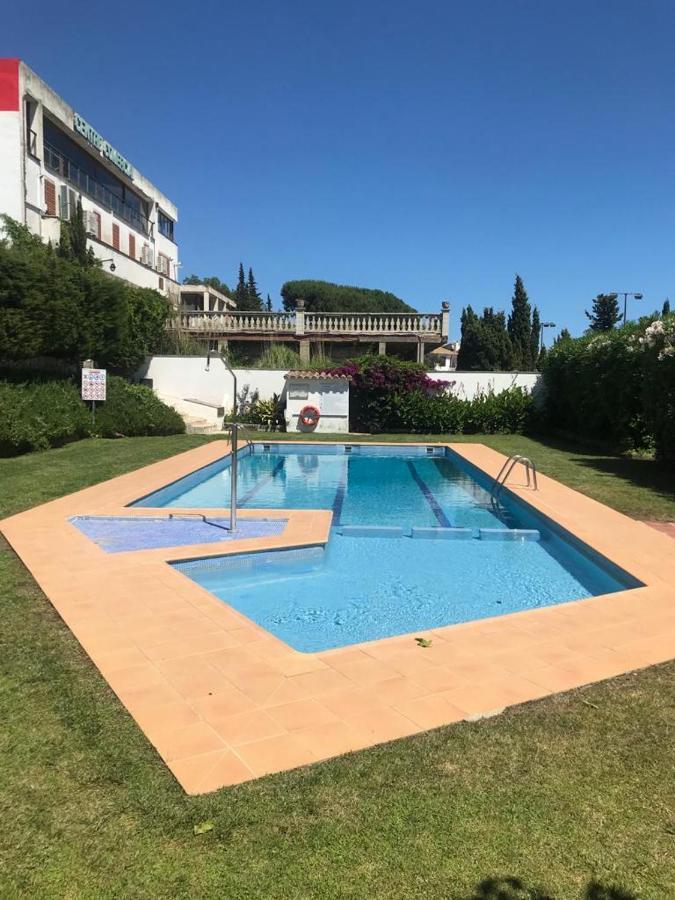Casita Blanca Con Fibra Optica Y Piscina Cominutaria Holiday home *