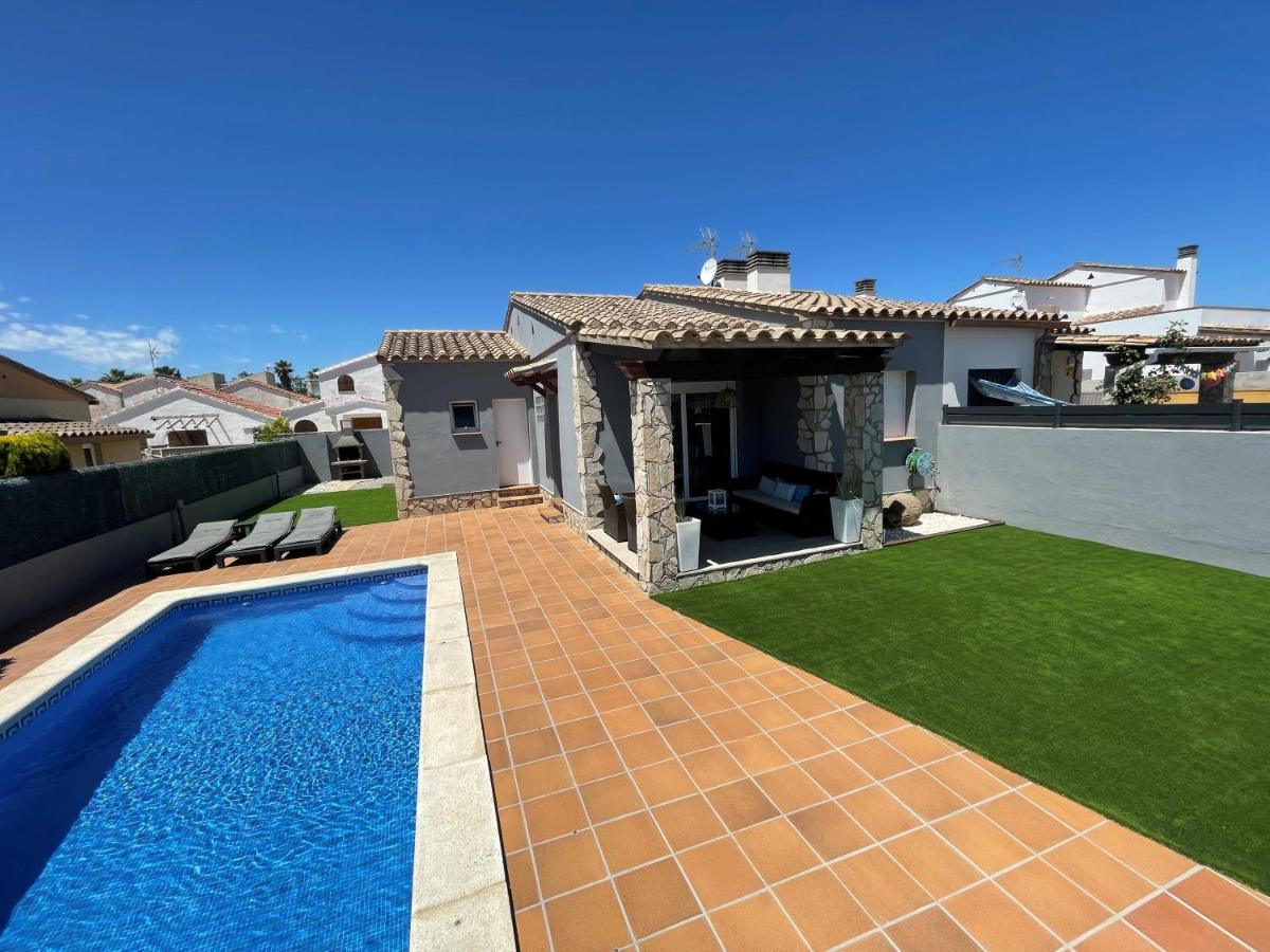Holiday home Casa En L Escala Con Piscina Y Wifi Free