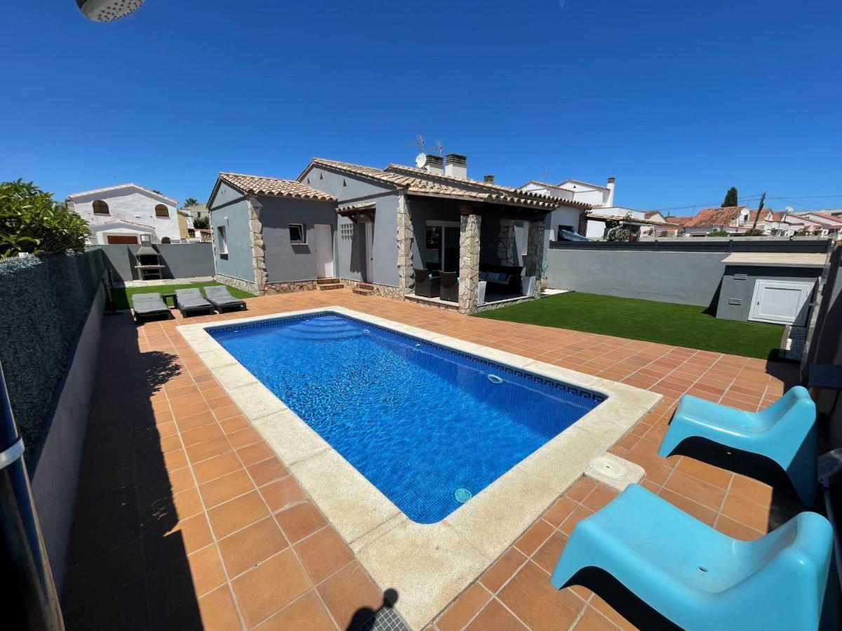 Casa En L Escala Con Piscina Y Wifi Free Holiday home
