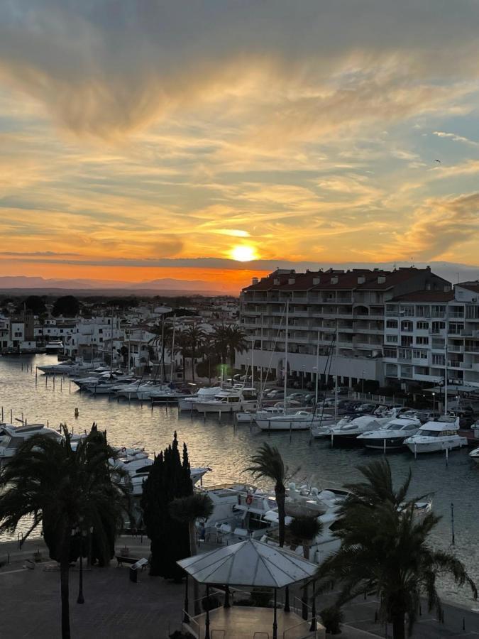 Magnifique Vue Sur Le Canal Et La D'empuriabrava Apartment
