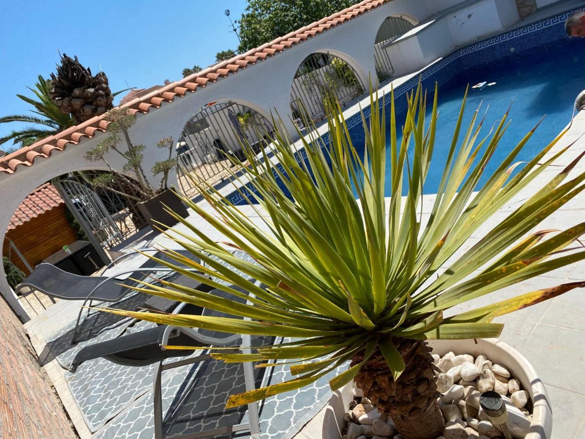 Maison Sur Canaux Marina Avec 4 Suites Dont 1 Balnéo Jacuzzi Сasa de vacaciones Ampuriabrava