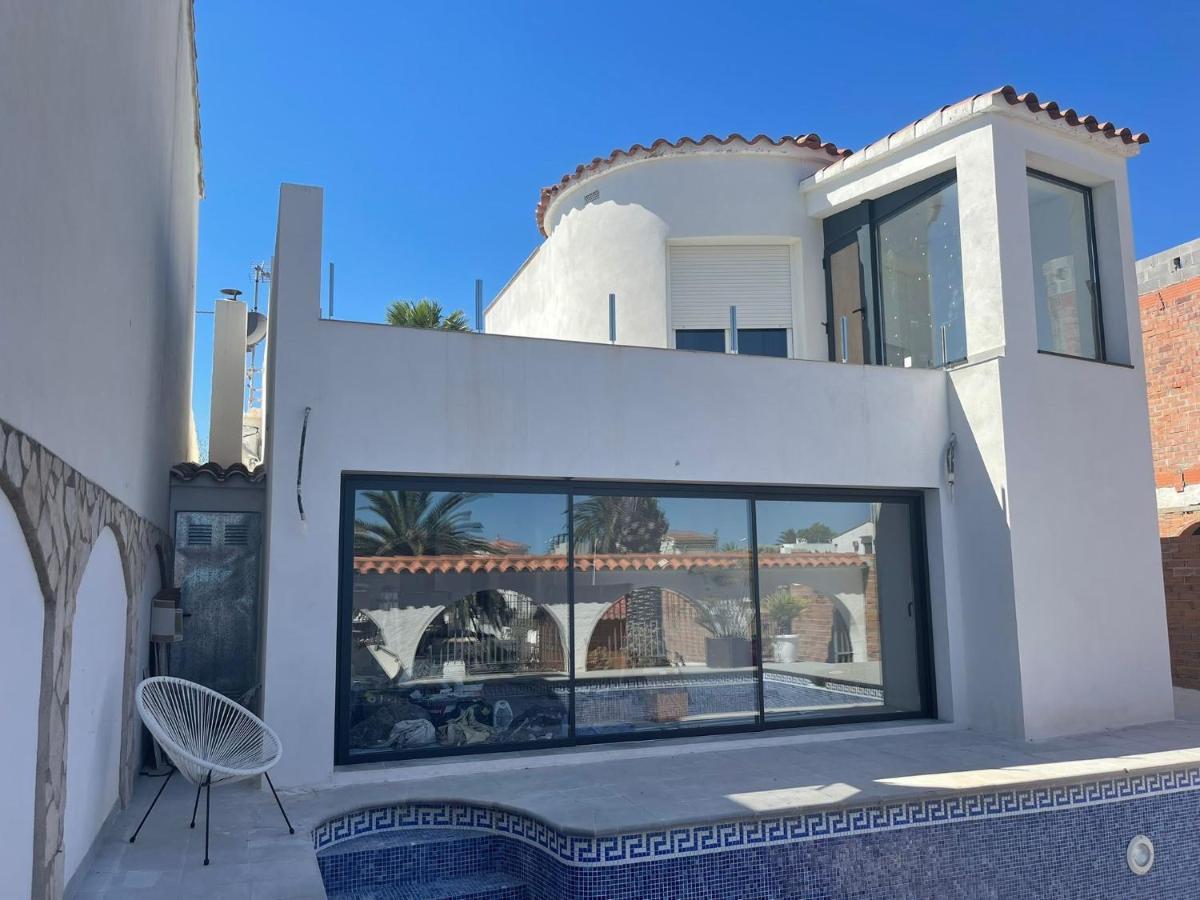 Maison Sur Canaux Marina Avec 4 Suites Dont 1 Balnéo Jacuzzi Сasa de vacaciones Ampuriabrava