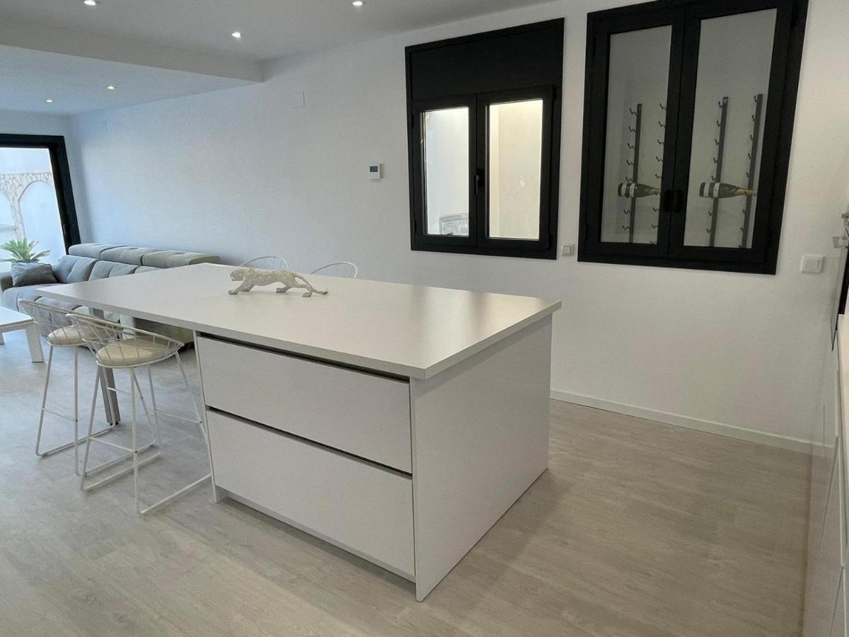 Maison Sur Canaux Marina Avec 4 Suites Dont 1 Balnéo Jacuzzi Сasa de vacaciones Ampuriabrava