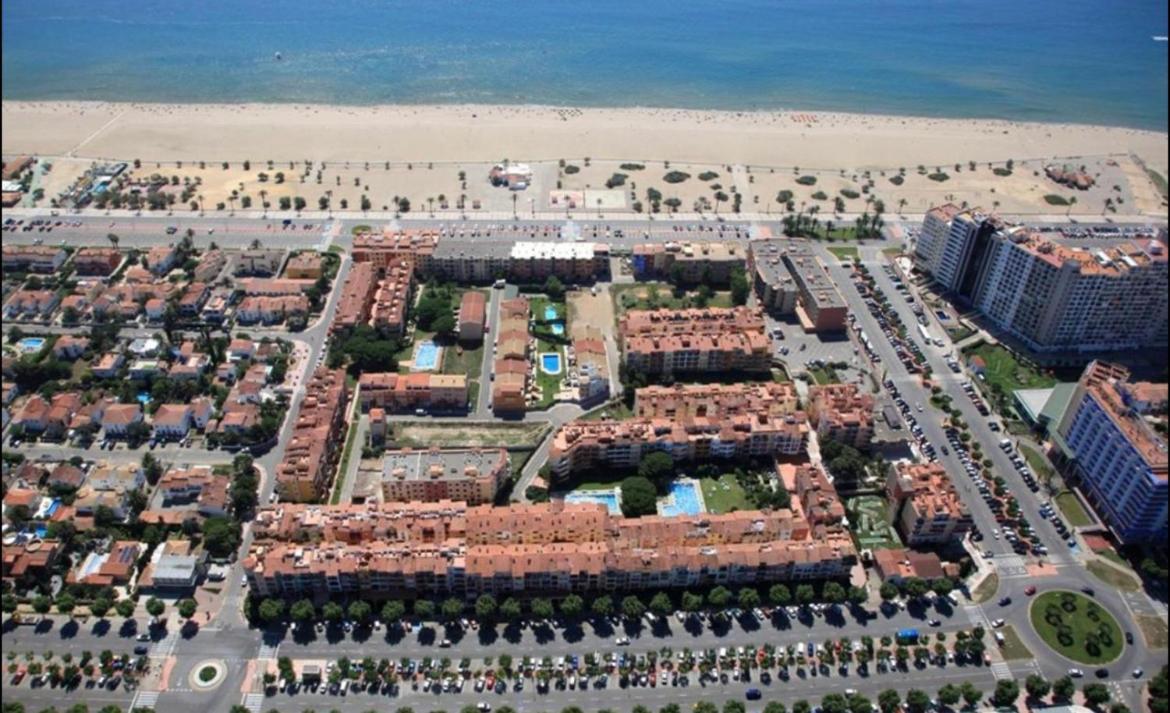 1 Chambre Climatise Avec 3 Piscines A 200 M De La Plage * Ampuriabrava