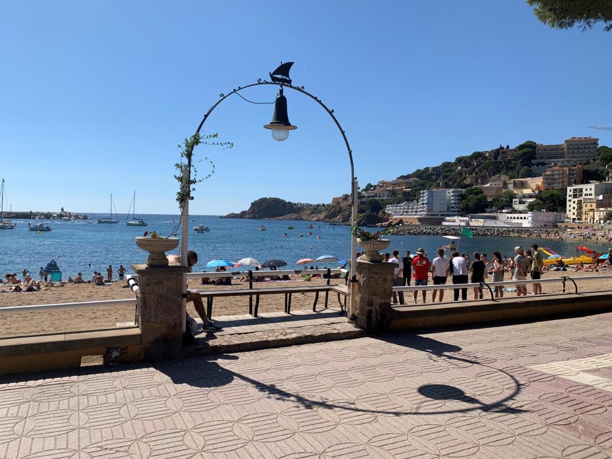 En Casco Antiguo, Al Lado De Playa, Rambla Y Monasterio, Con Acceso A Terraza Ajardinada