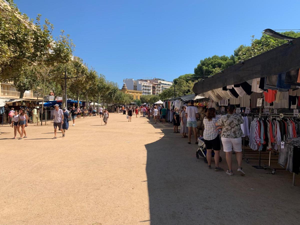 En Casco Antiguo, Al Lado De Playa, Rambla Y Monasterio, Con Acceso A Terraza Ajardinada
