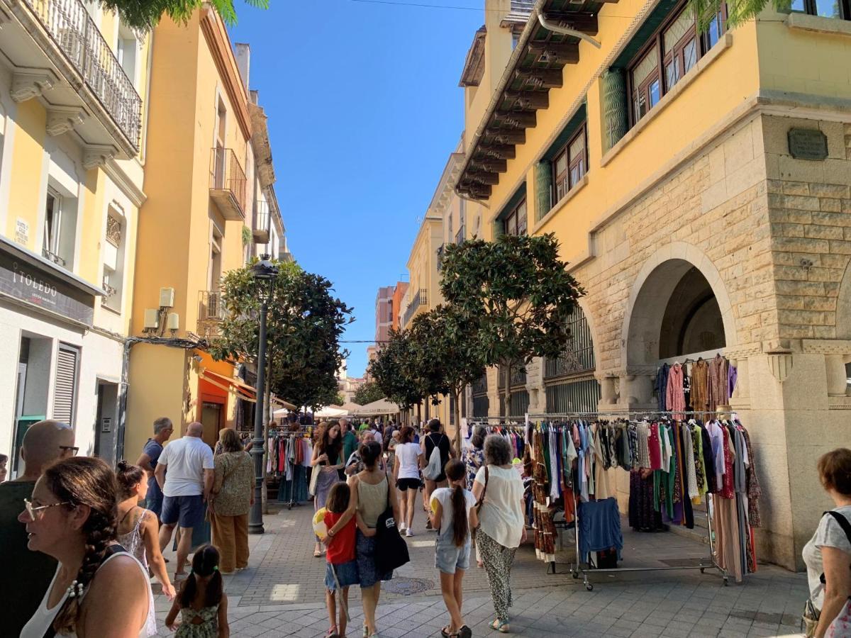 En Casco Antiguo, Al Lado De Playa, Rambla Y Monasterio, Con Acceso A Terraza Ajardinada *