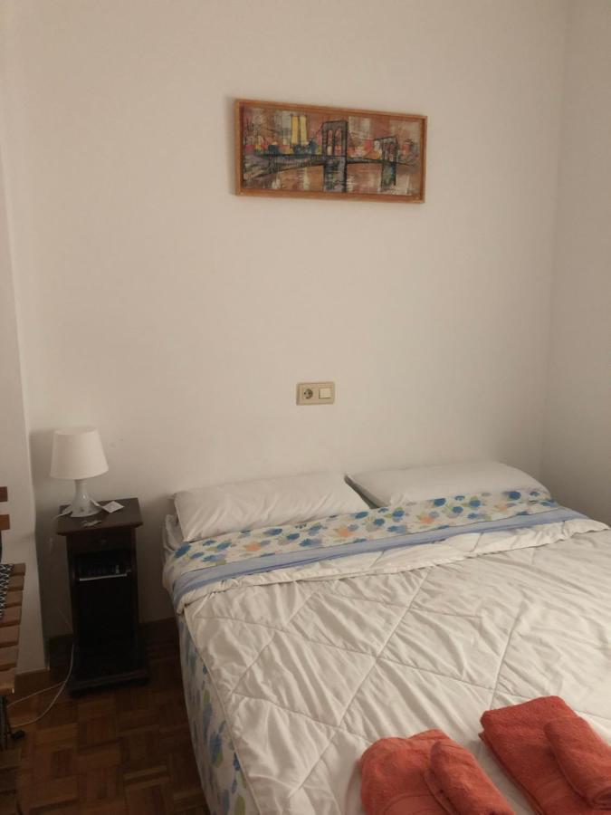 Apartamento Doble En Figueres Con Baño Compartido