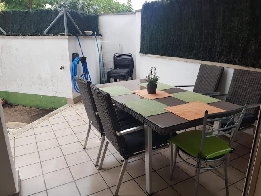 Precioso Con Piscina Y Jardín Propio *