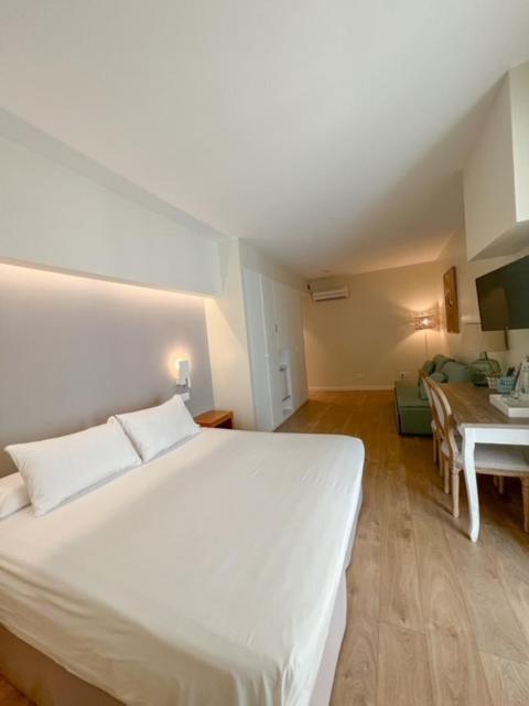 & Thalassa Sport &