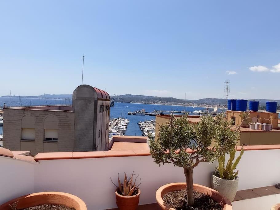 Costa Brava-palamos: Triplex Near To The Apartamento