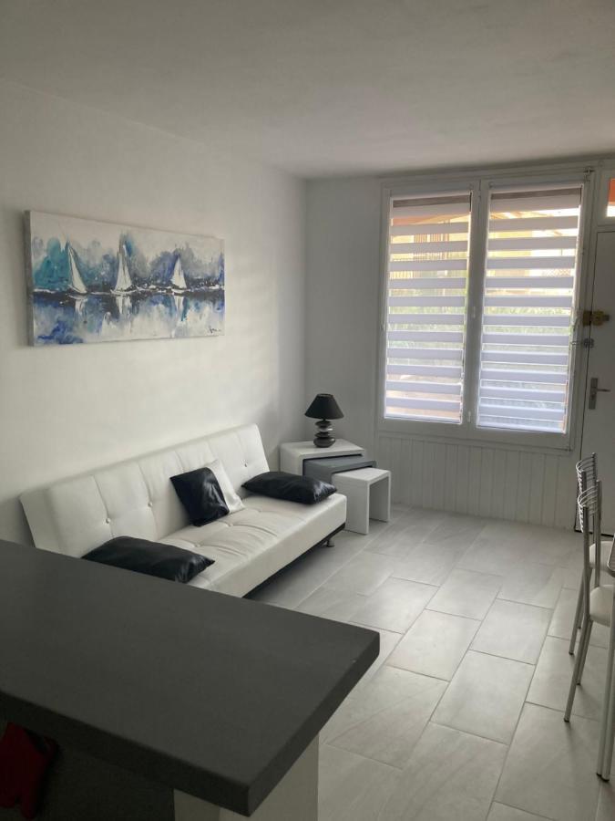 Tres Bel Entierement Renove Apartment