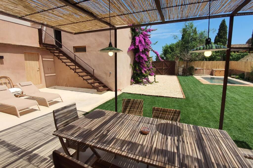Camades - Casa Amb Jardí I Piscina A L'empordà *