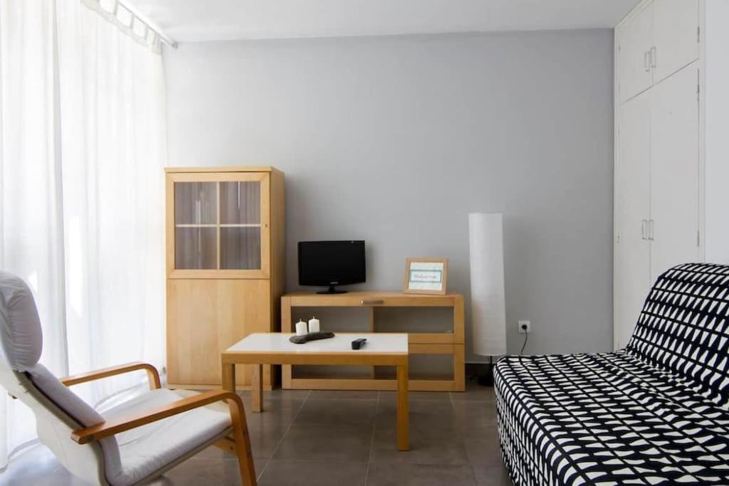 Cute Tiny Flat Near The And Center