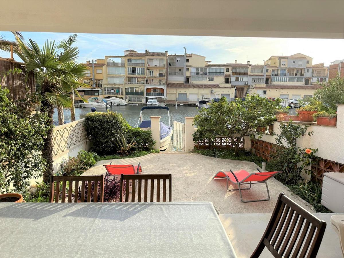 Apartamento En Planta Baja Directo Al Canal Ref 81 Apartamento *