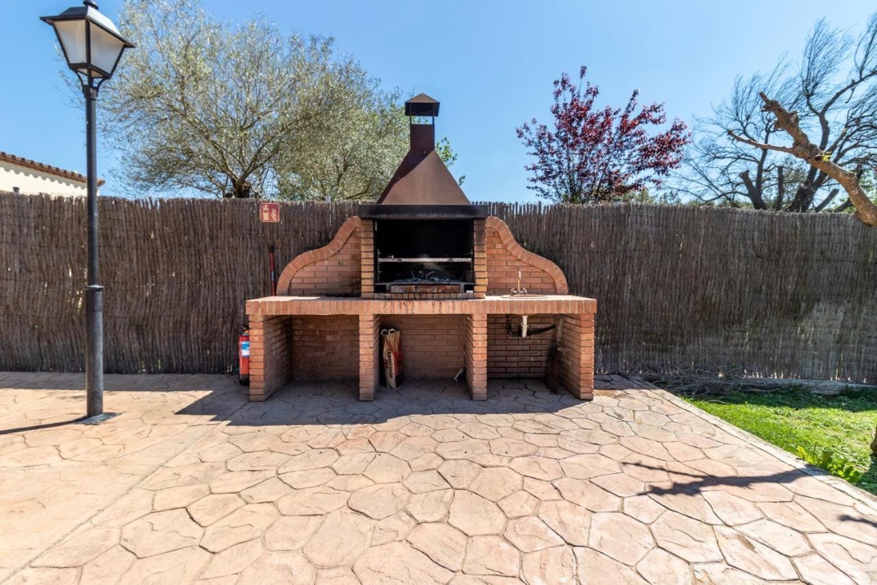 Buganto Amplia Casa Con Piscina Y Jardin Llambillas