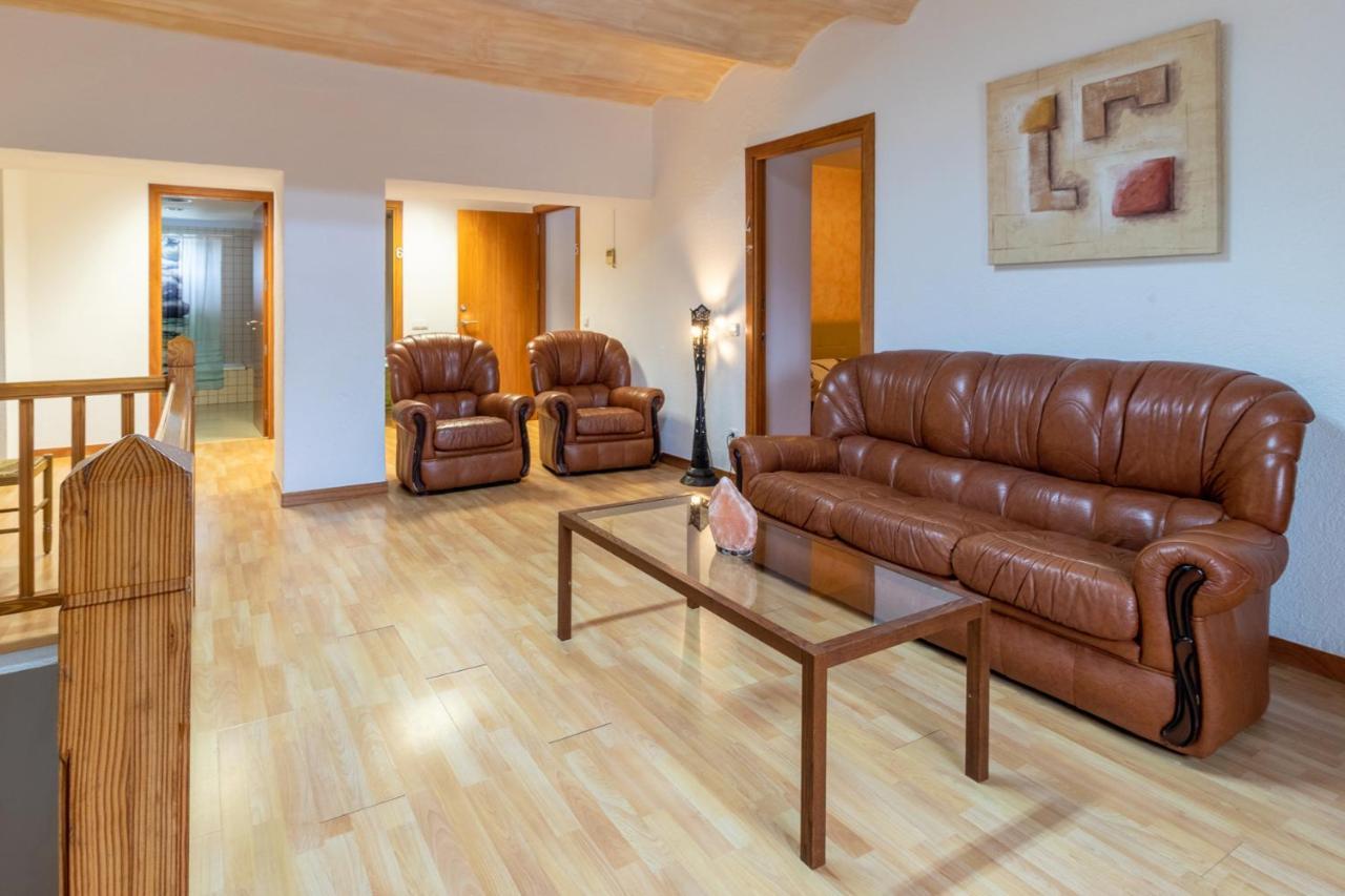 Сasa de vacaciones Buganto Amplia Casa Con Piscina Y Jardin Llambillas