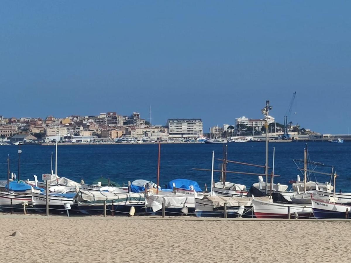 Costa Brava-palamos: Triplex Near To The Apartamento *