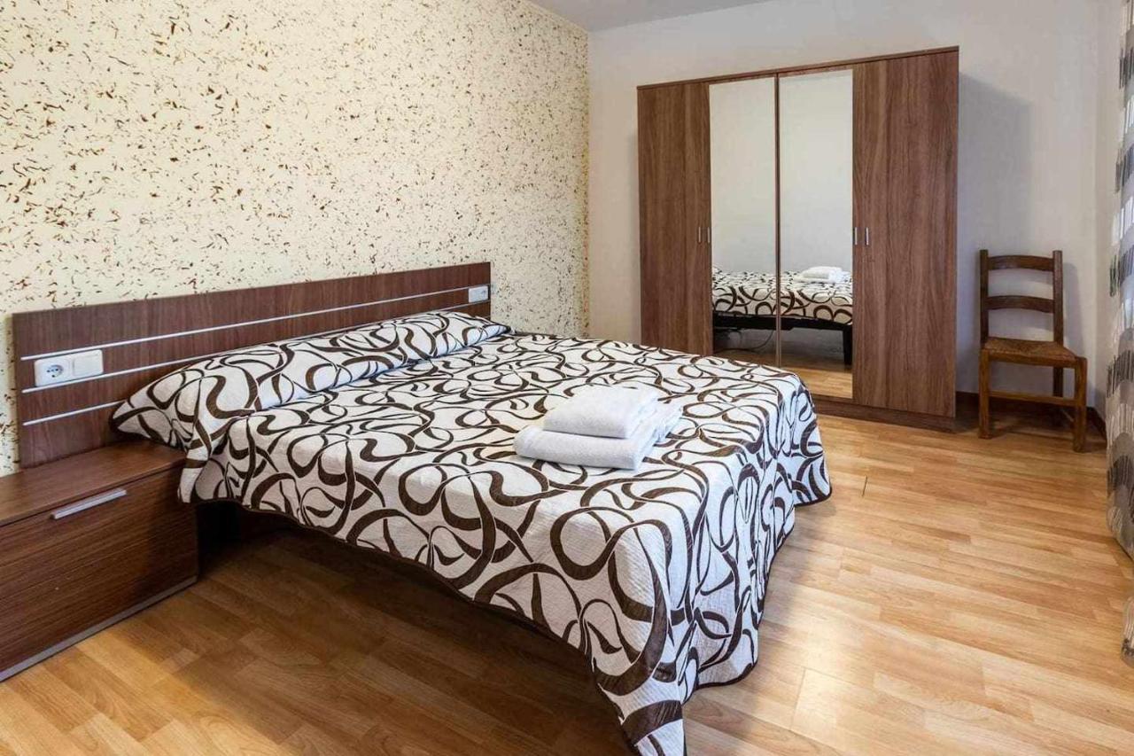Buganto Amplia Casa Con Piscina Y Jardin