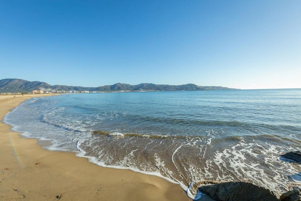 V020 - Puerto Primero * Ampuriabrava