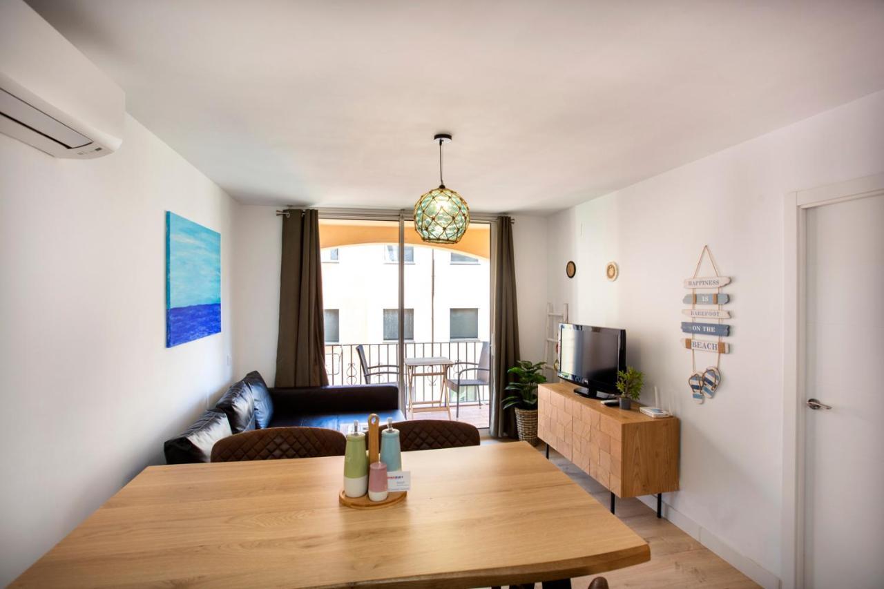 En Pleno Centro De Totalmente Renovado Y Muy Cerca De La Playa. Apartamento Ampuriabrava