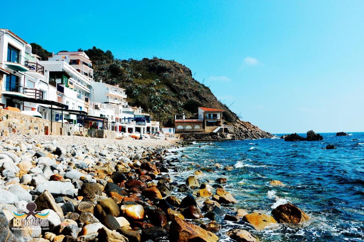 Costa Brava-palamos: Triplex Near To The Apartamento *