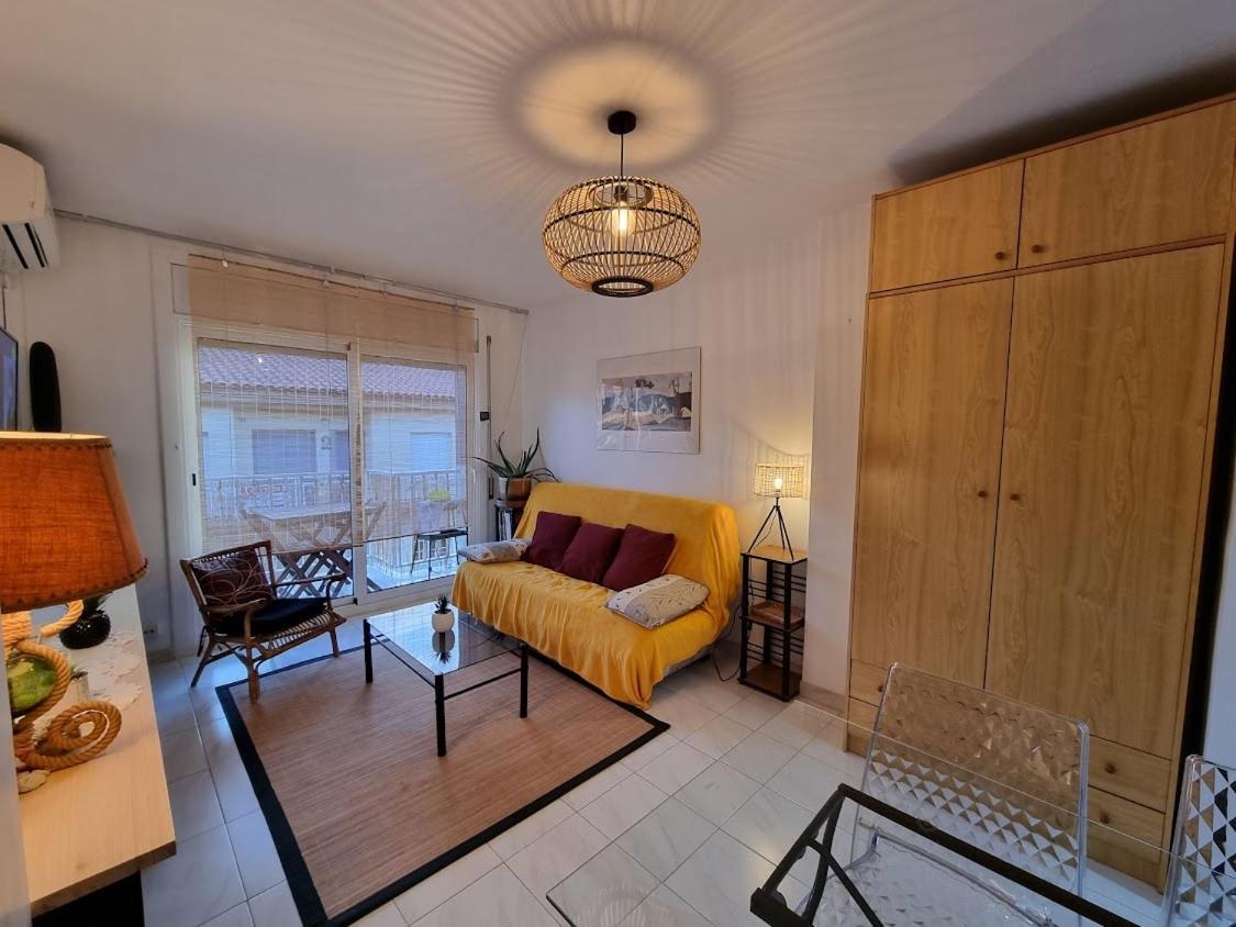 Lovely One Bedroom With Balcony Apartment *