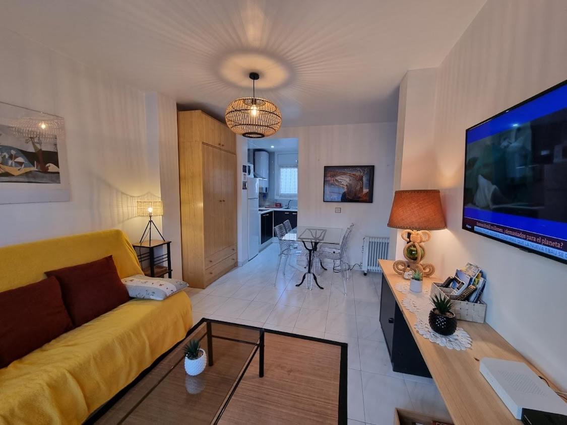 Apartment Lovely One Bedroom With Balcony *
