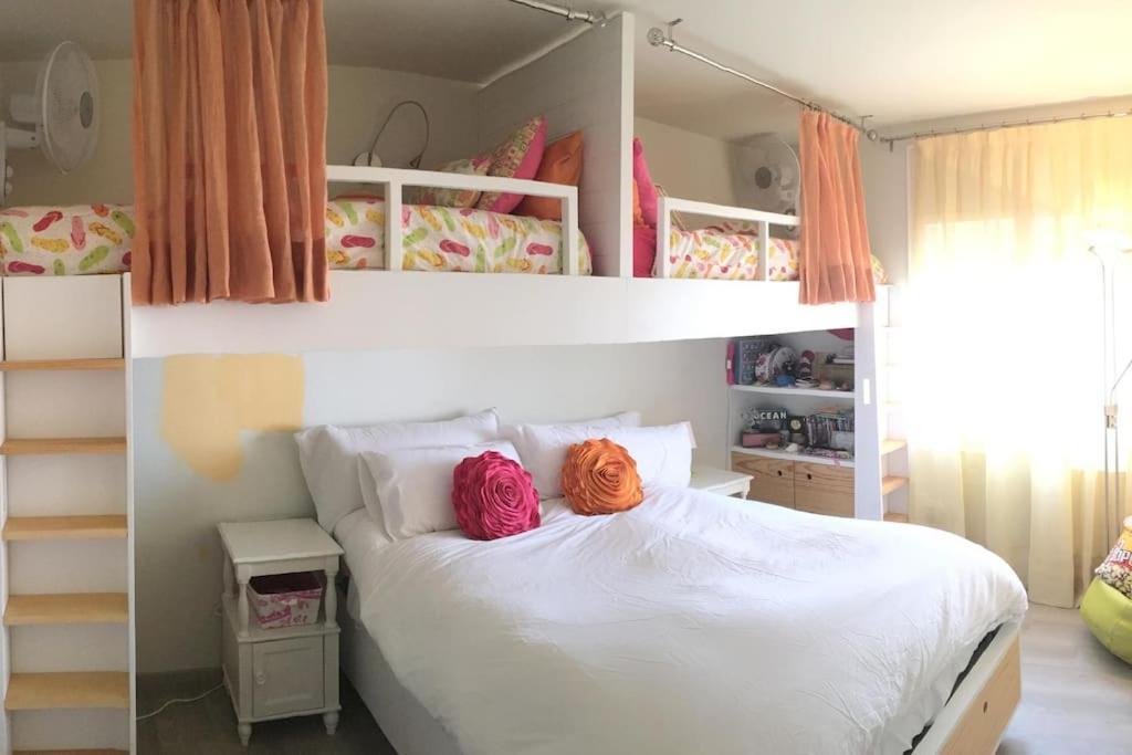 2 Story, 5 Bedroom, 3 Bath Flat, Steps From The & Cliff Walk Apartamento