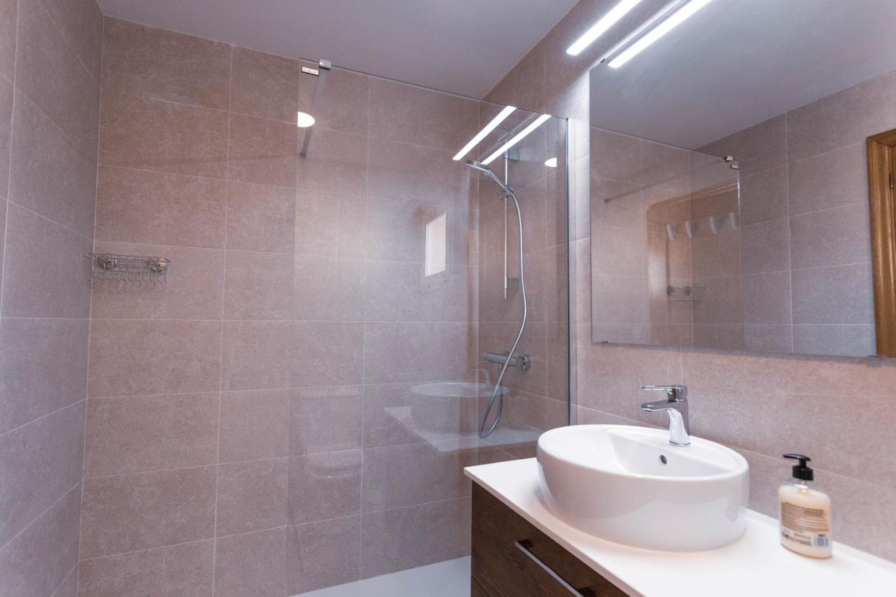 Casa Con Jardin-wifi Free Holiday home