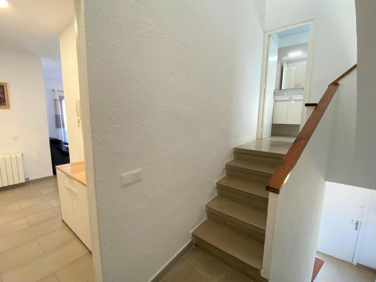 Trilla - Casa Reformada Con Garaje Y Terraza Cadaques
