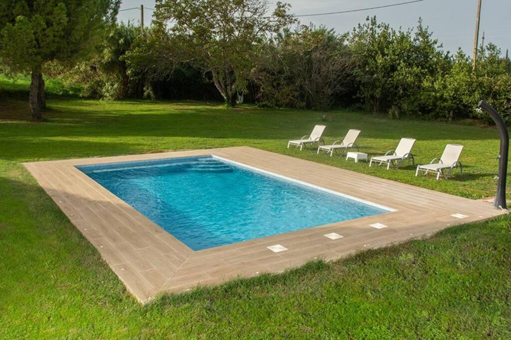 En Con Piscina