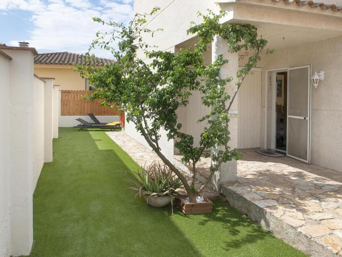 Сasa de vacaciones Gerkens, Bonita Casa De Tres Con Piscina Comunitaria En Escala *