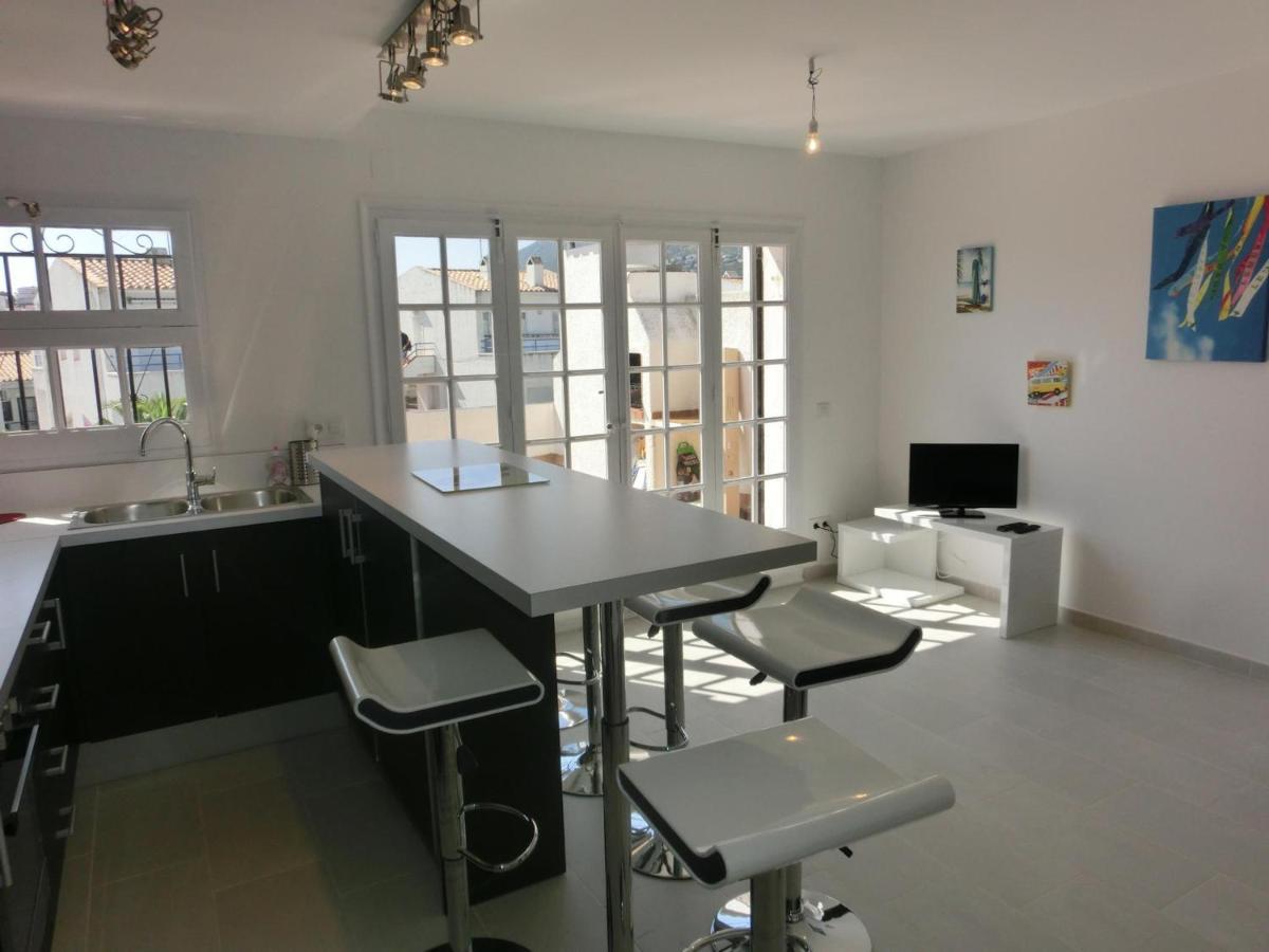 Apartamento Atico Renovado Y Luminoso Con 2 Terrazas, Cerca De La Playa Y Paseo Maritimo, Parking Y Wifi Inclus - Es-228-47 *