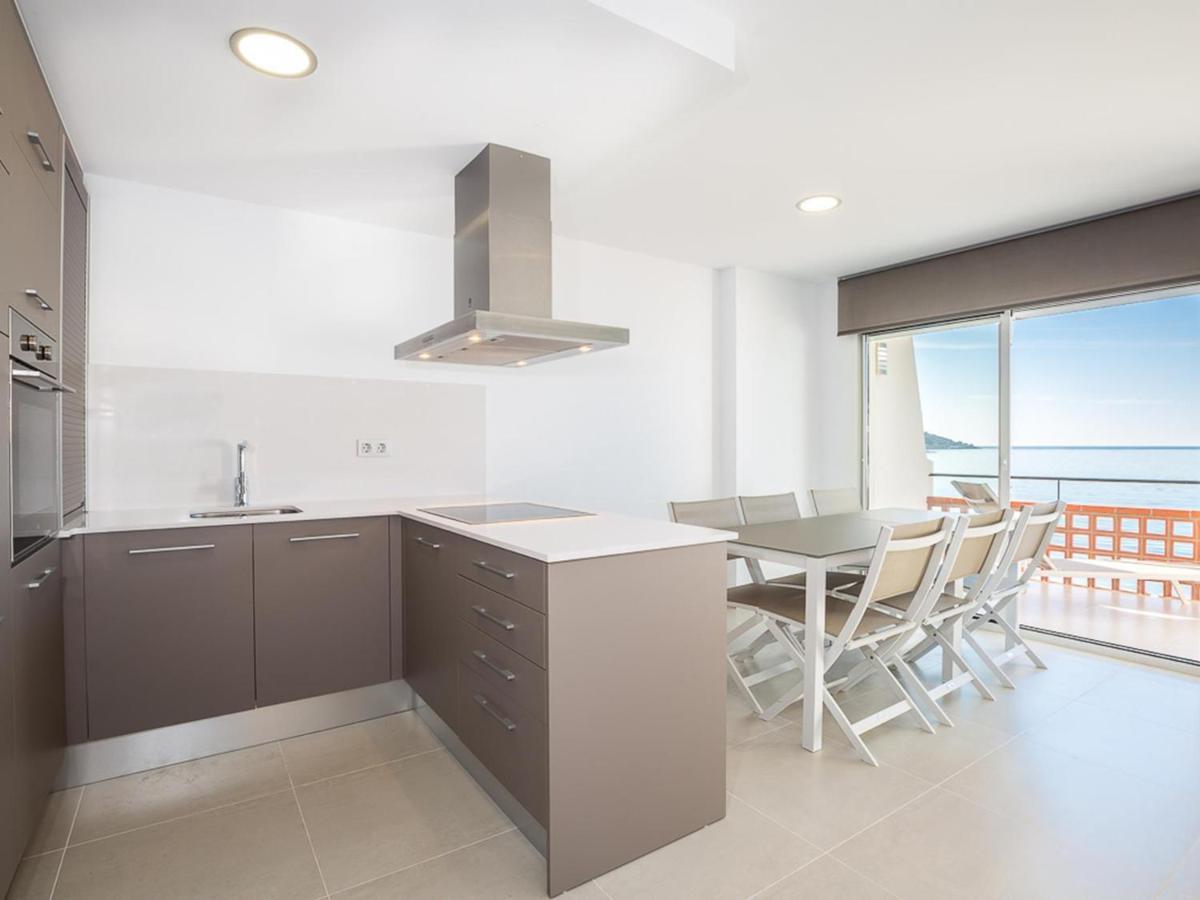 Apartamento Moderno, Renovado Y Soleado Con Vistas Panoramicas Al Mar En Primera Linea De Playa - Es-228-100 *