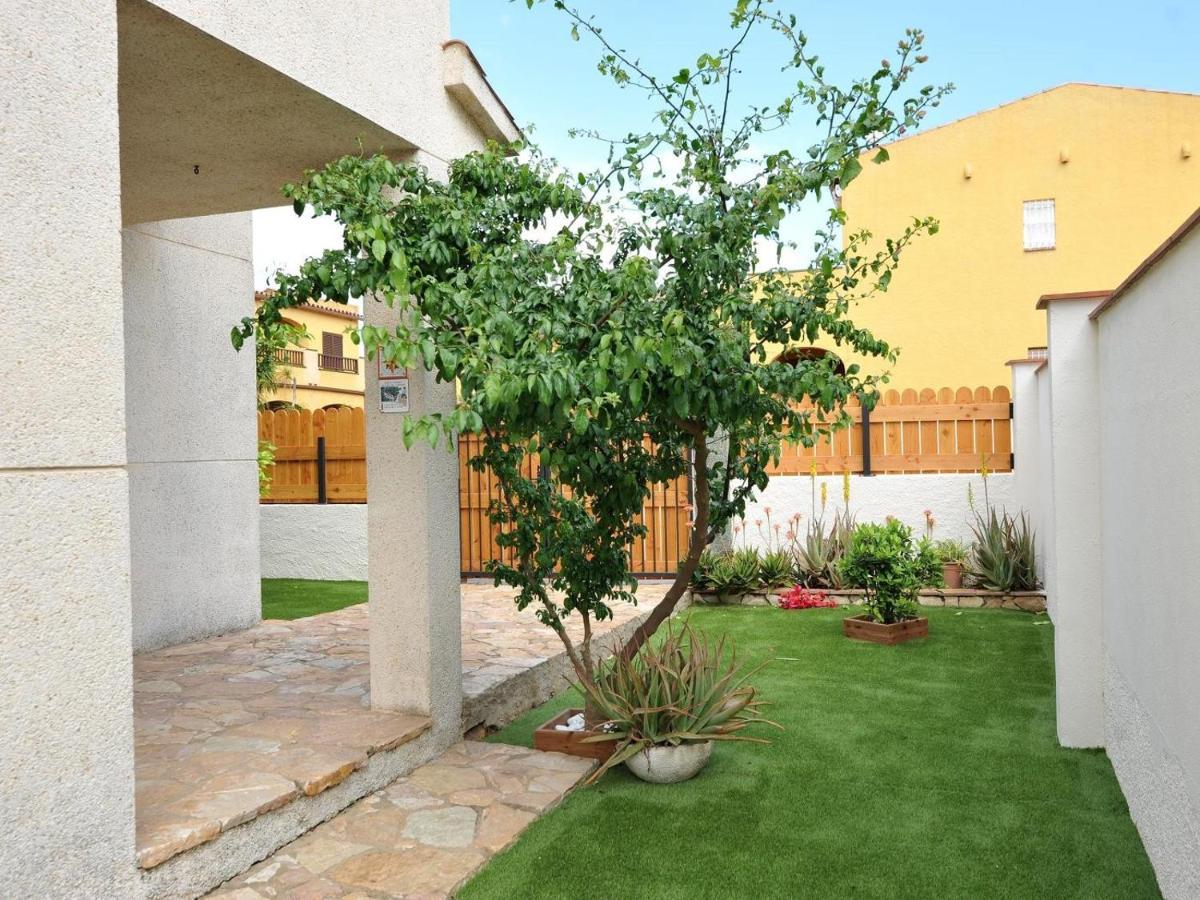 Gerkens, Bonita Casa De Tres Con Piscina Comunitaria En Escala L' Escala