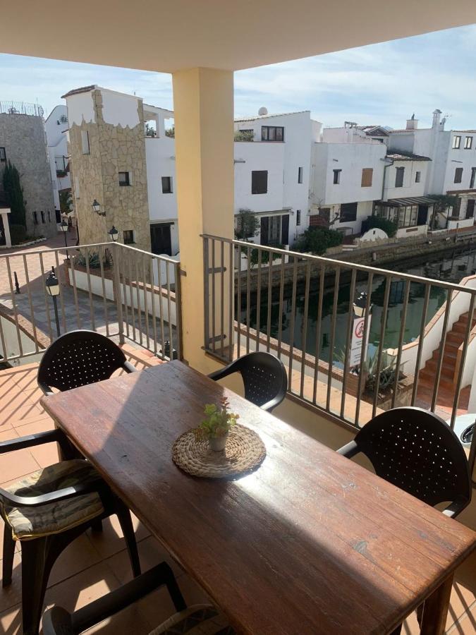 Waterside - Two Bedroom Apartment Empuriabrava