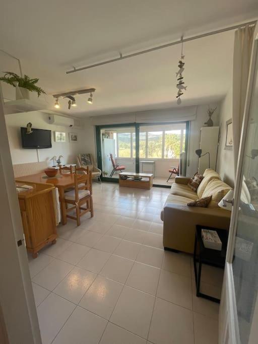 Apartamento Con Piscina En *