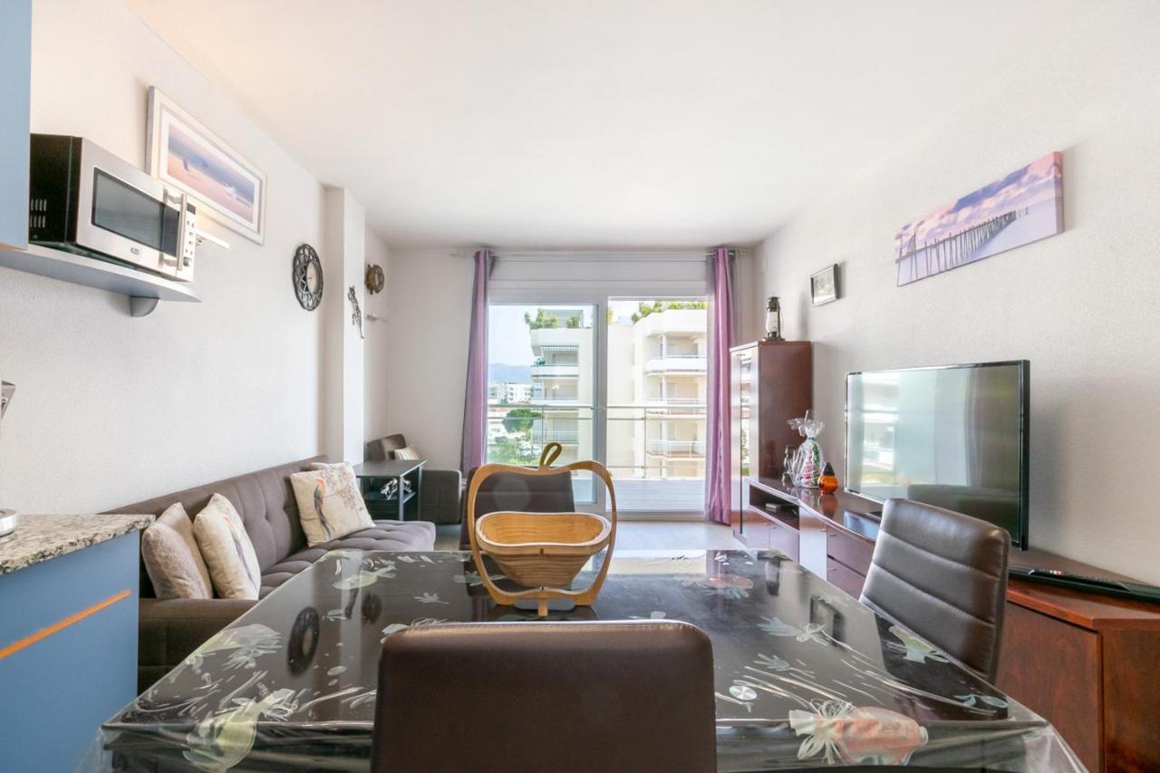 Apartamento Con Terraza Y Vista Piscina Apartment *